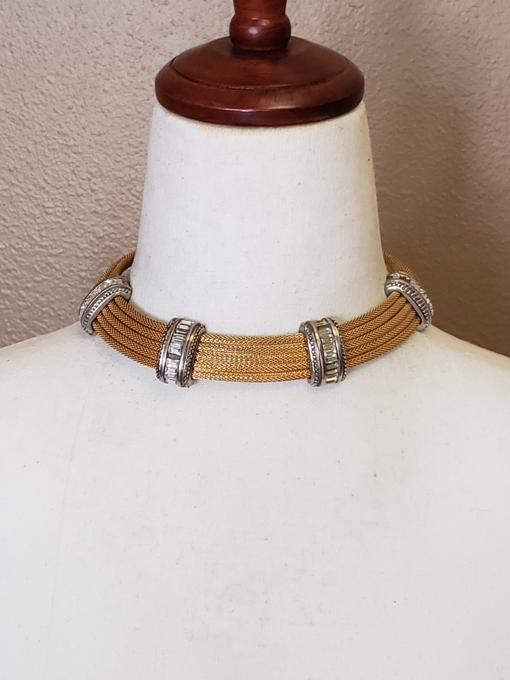 Vintage 1980s RIZZO Gold-Tone Mesh Choker Necklace with Baguette Accents